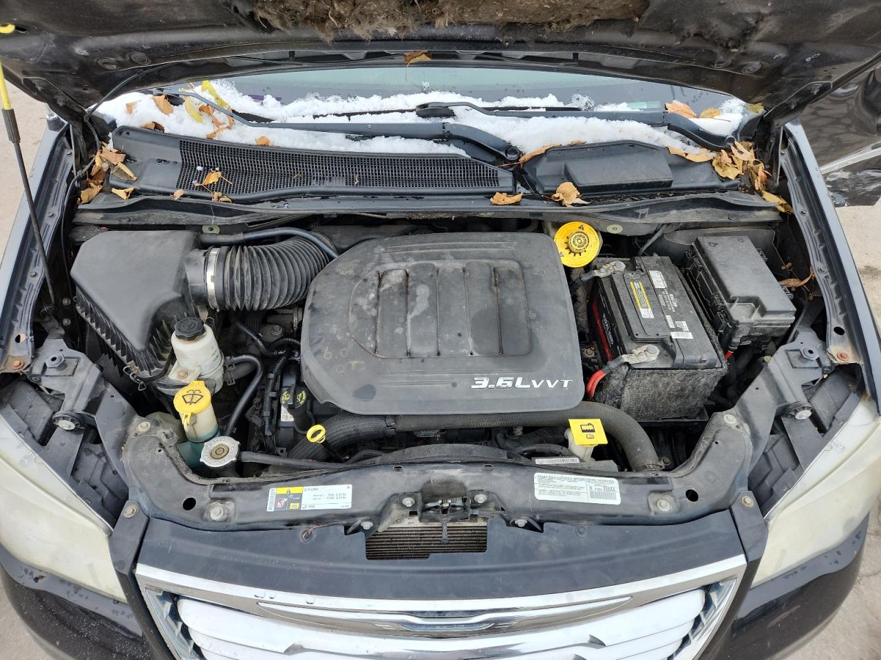 Chrysler Minivan Touring Image 8