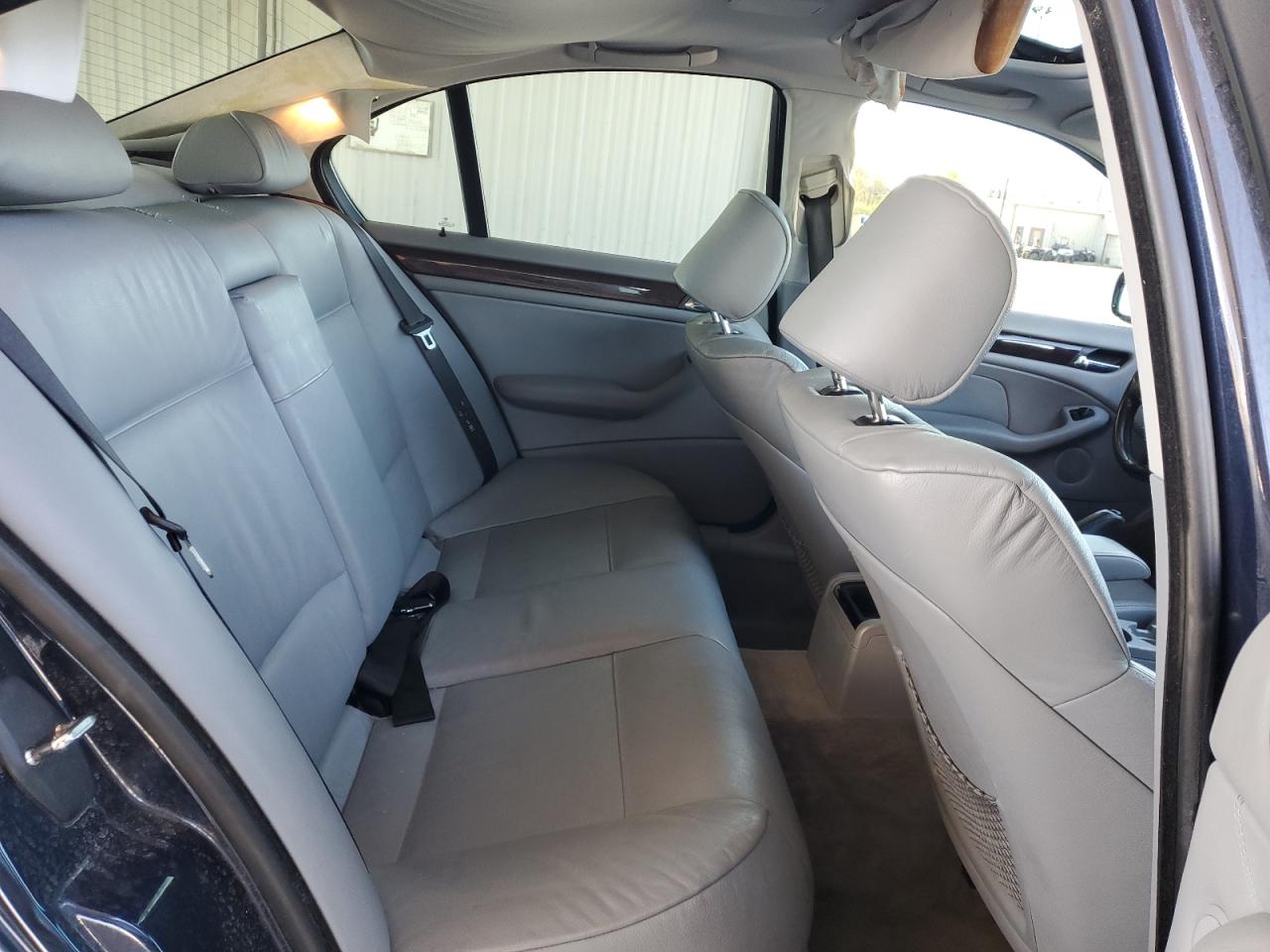 BMW 3 Series I Image 8