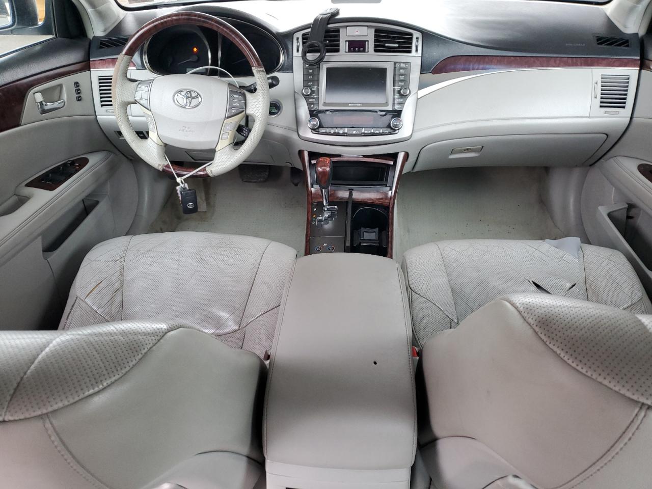 Toyota Avalon Base Image 9