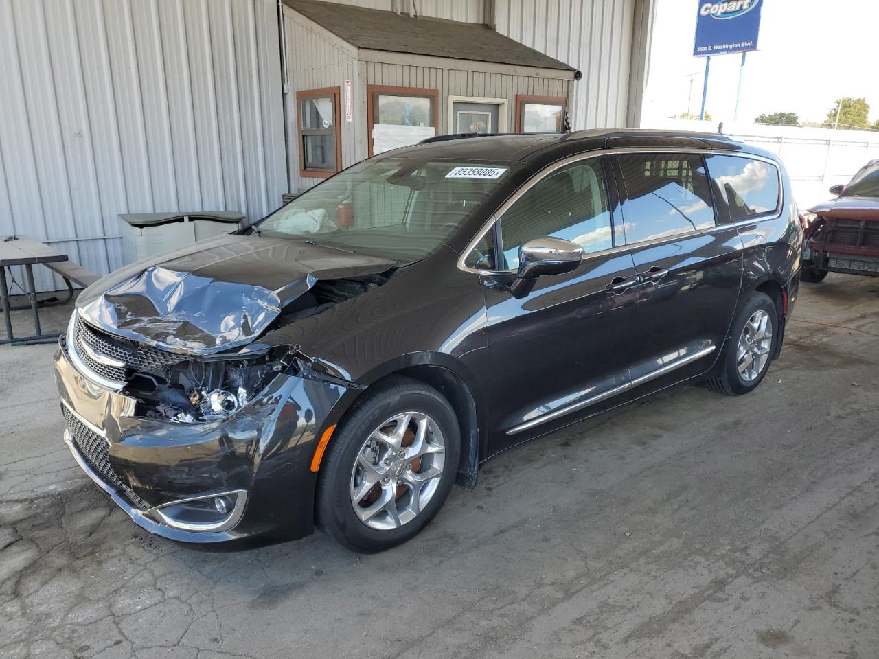 Chrysler Pacifica Limited Image 1