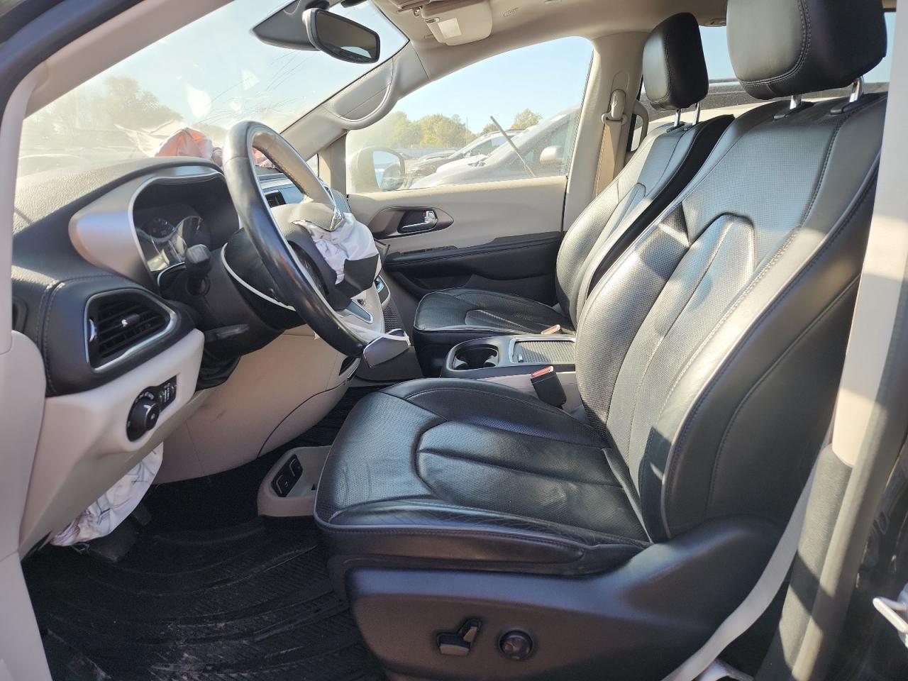 Chrysler Pacifica Limited Image 3