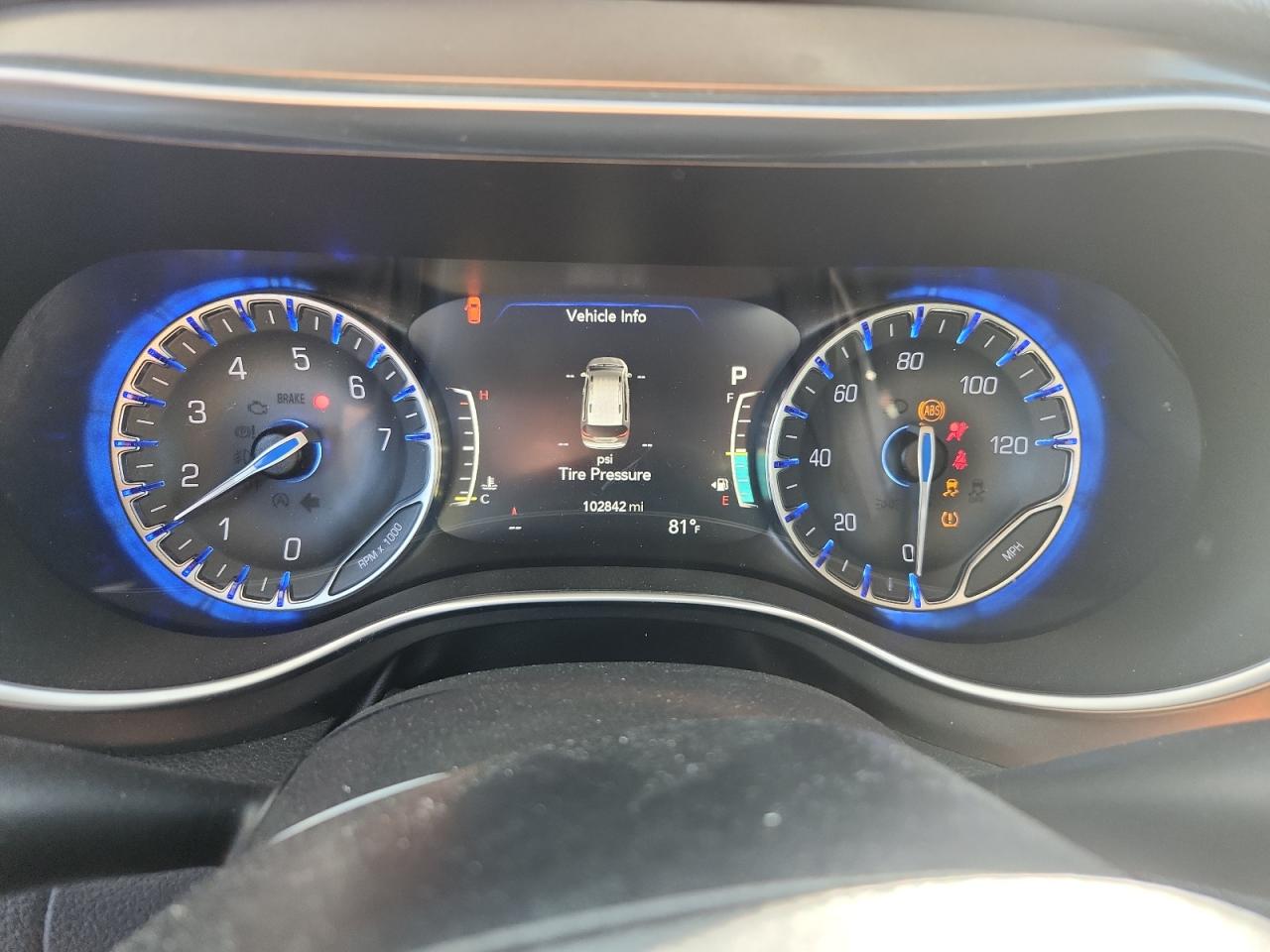 Chrysler Pacifica Limited Image 12