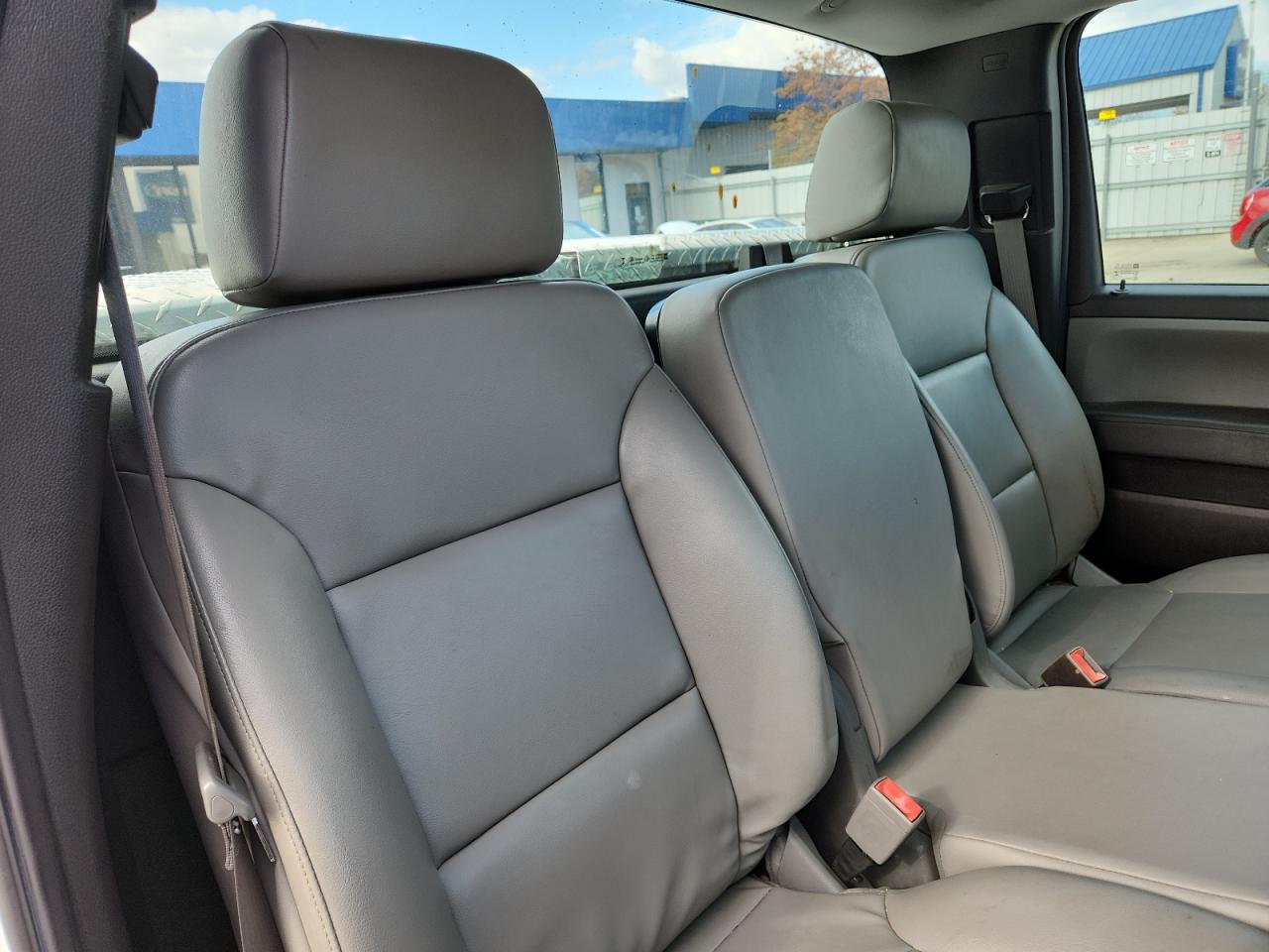 GMC Sierra C1500 Image 8