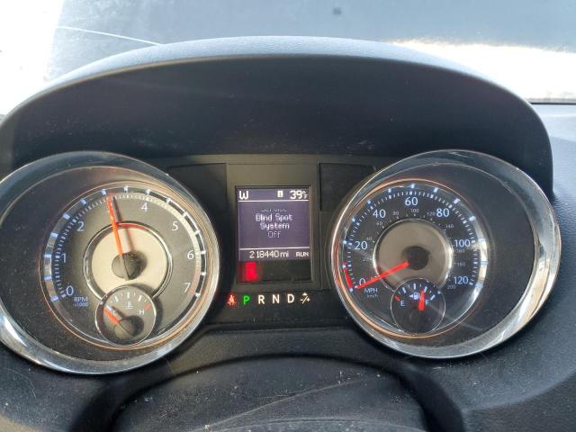 Chrysler Minivan Limited Platinum Image 10