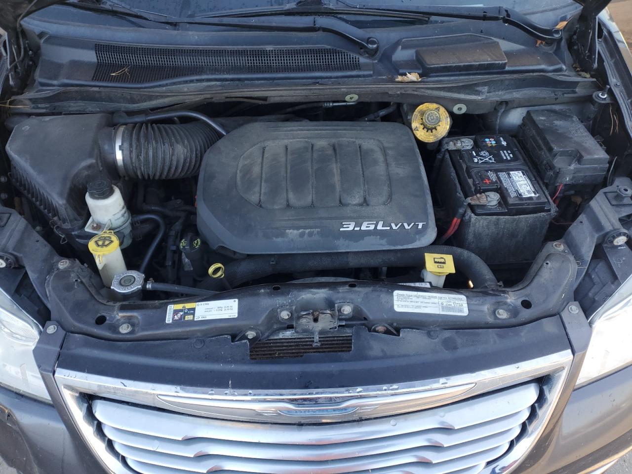 Chrysler Minivan Limited Platinum Image 13