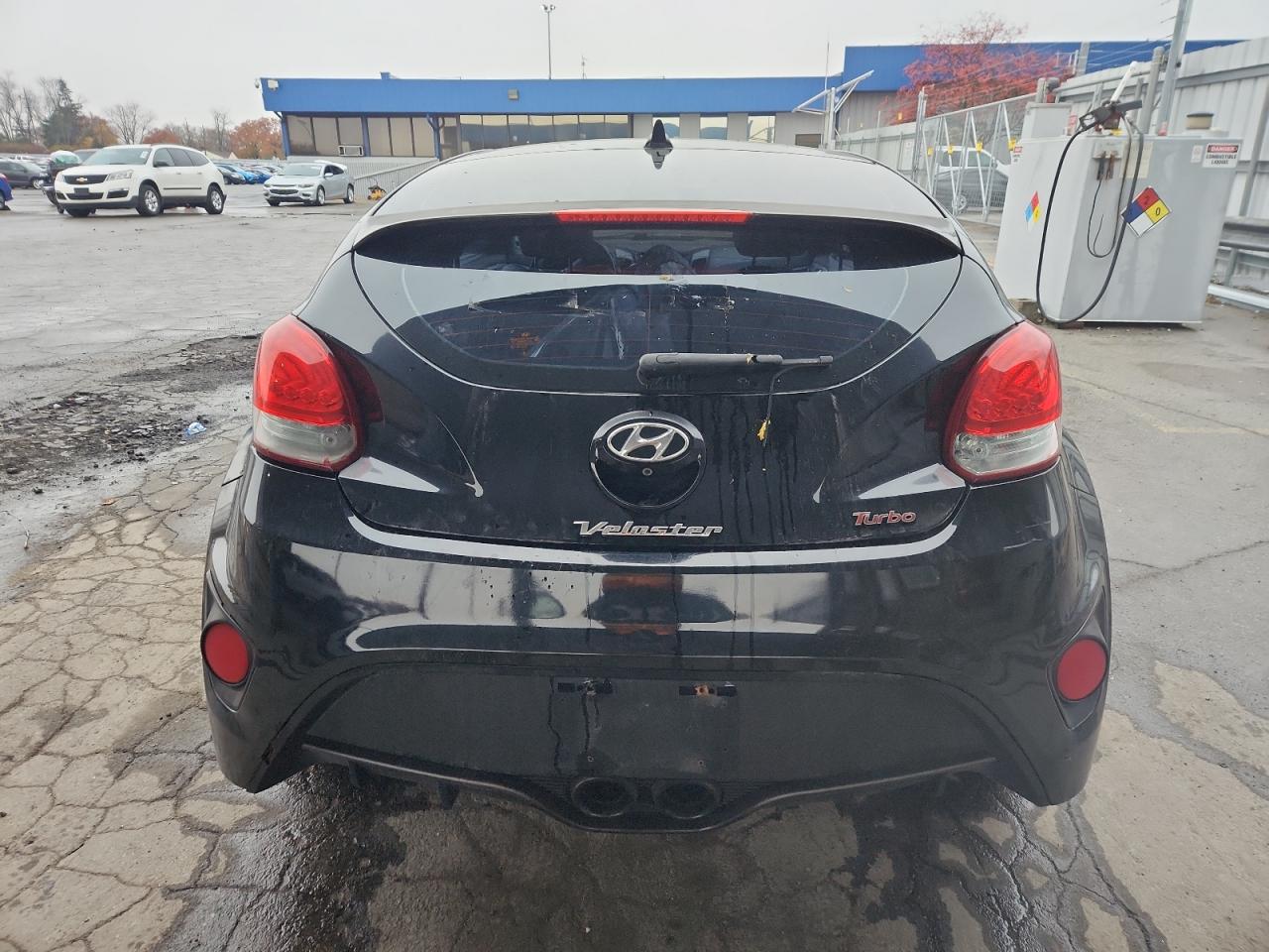 Hyundai VELOSTER Turbo Image 2