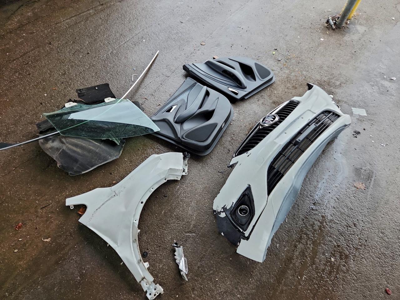 Buick Envision Essence Image 13