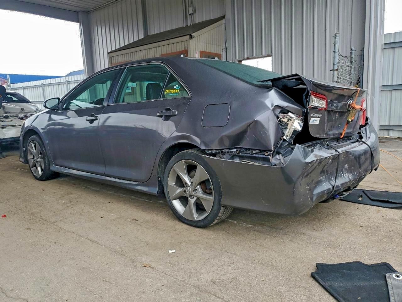 Toyota Camry L Image 2