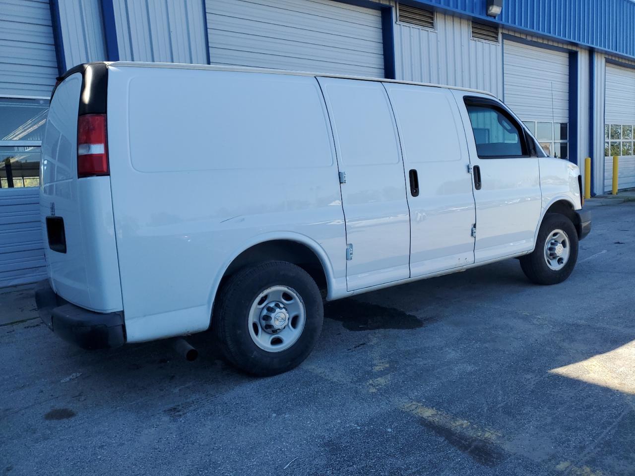Chevrolet Express Image 4