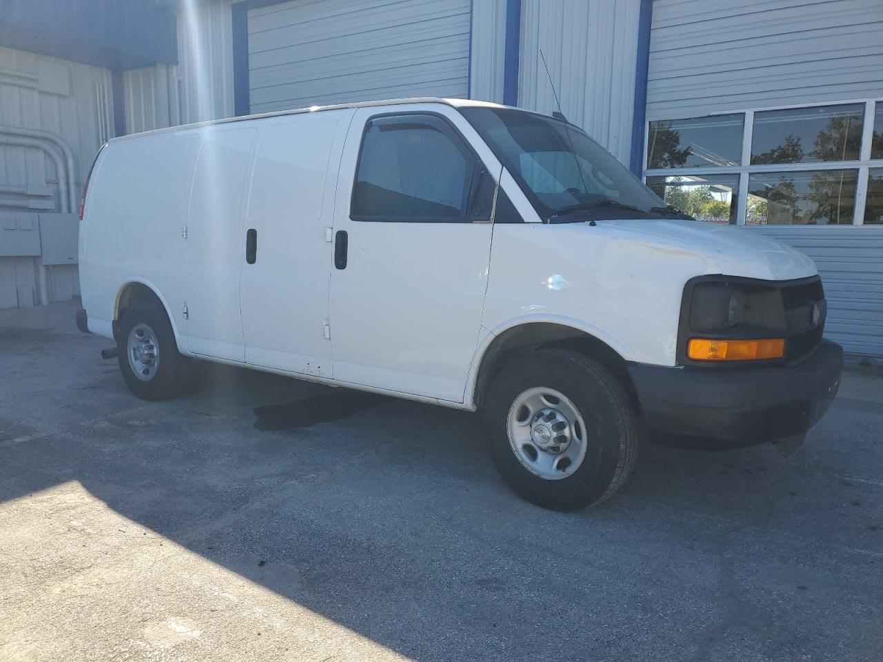 Chevrolet Express Image 12