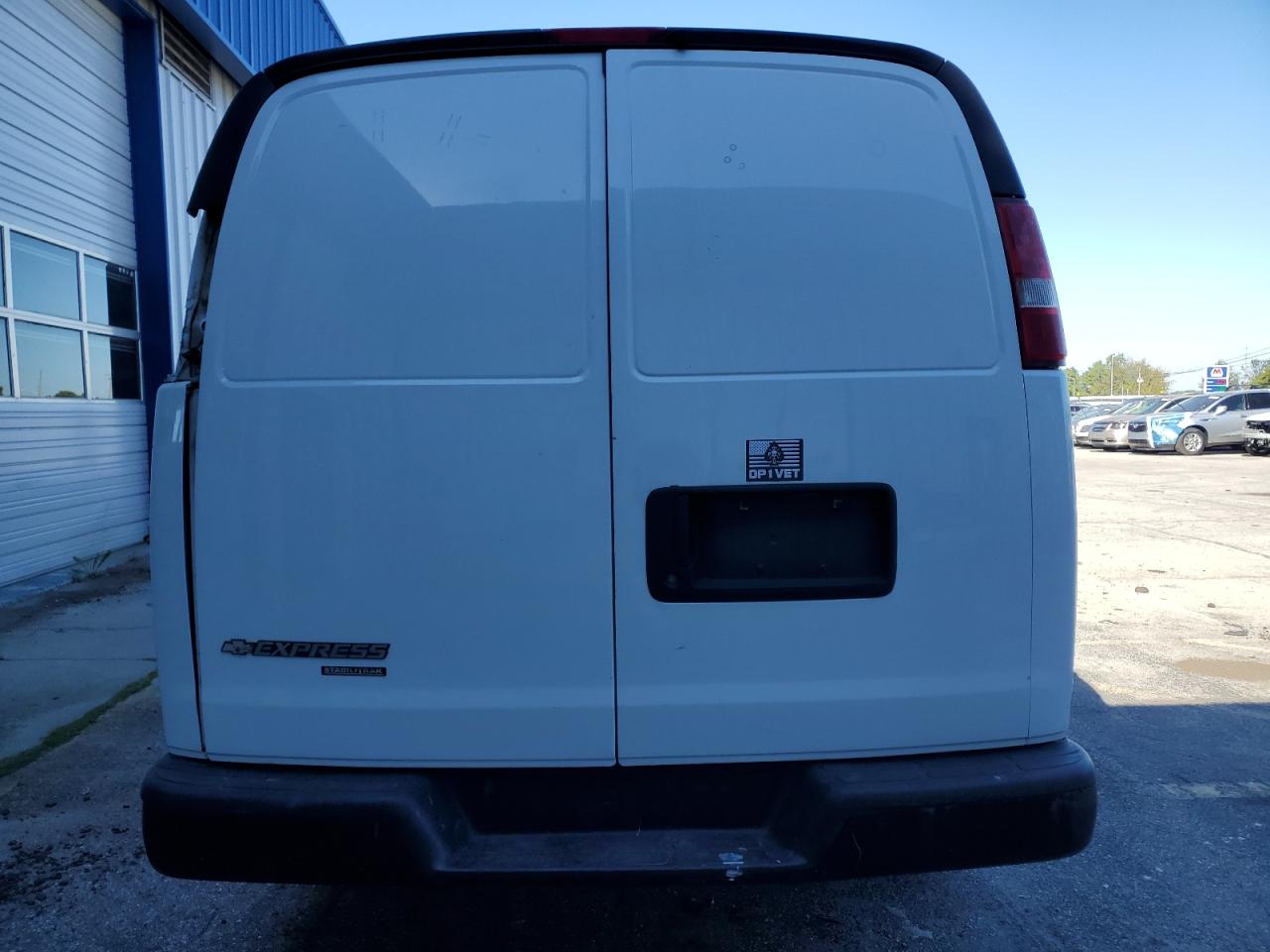 Chevrolet Express Image 5