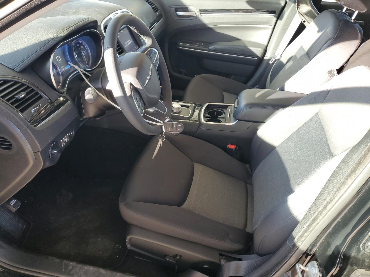 Chrysler 300 Touring Image 6