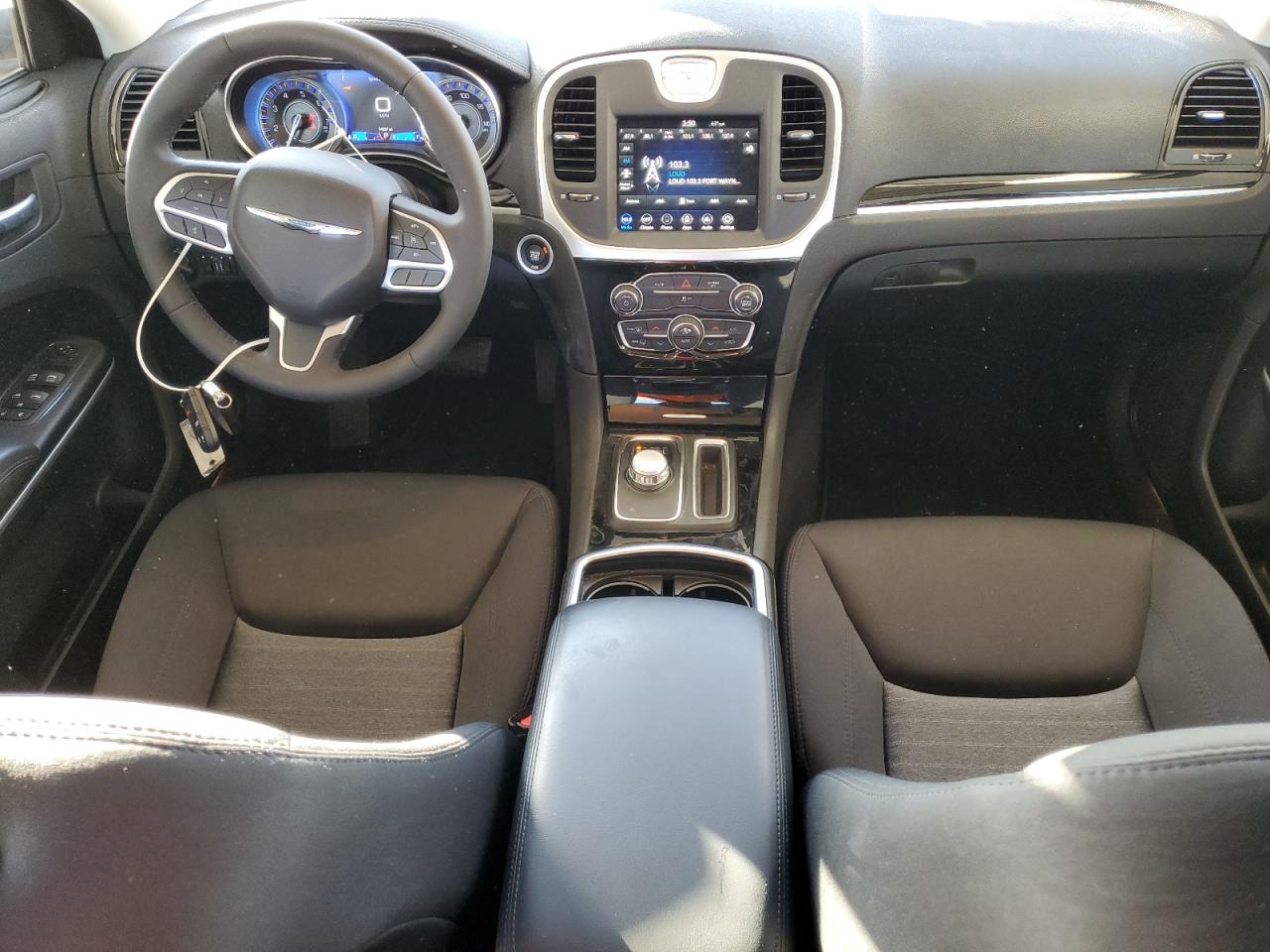 Chrysler 300 Touring Image 7