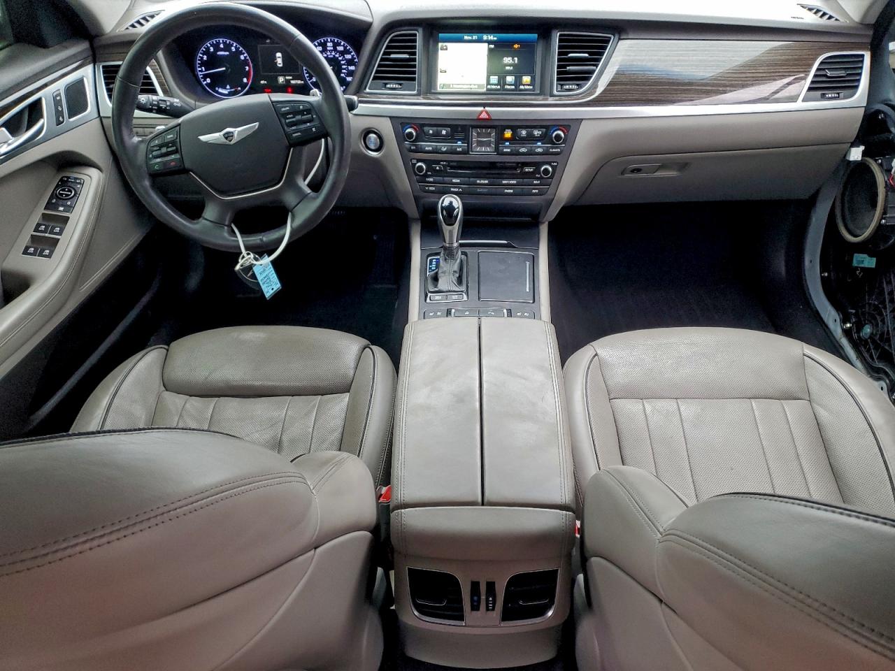 Hyundai Genesis 3.8l Image 8