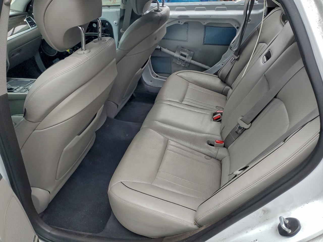 Hyundai Genesis 3.8l Image 13