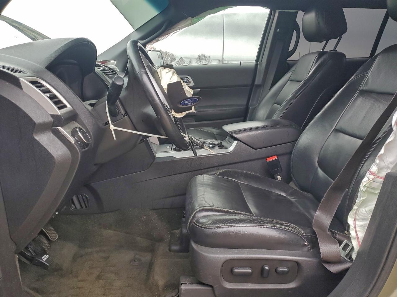 Ford Explorer Xlt Image 10