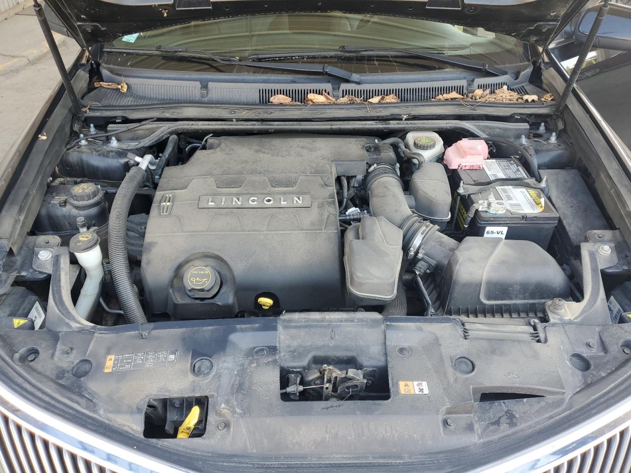 Lincoln MKS Image 12