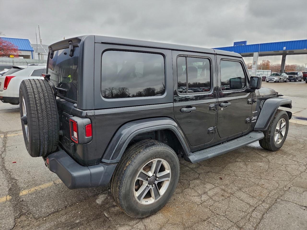 Jeep Wrangler Sahara Image 12