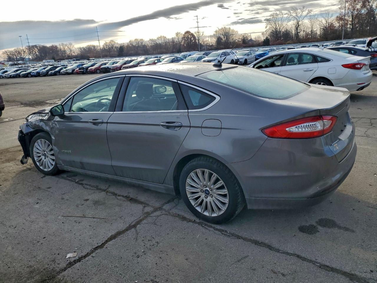 Ford Fusion Se Hybrid Image 3