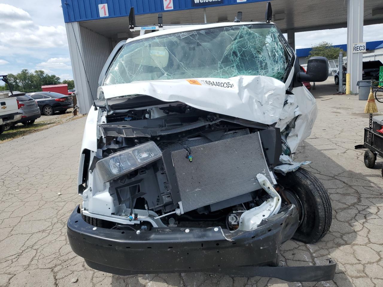 GMC Savana G2500 Image 12