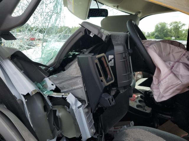 GMC Savana G2500 Image 9