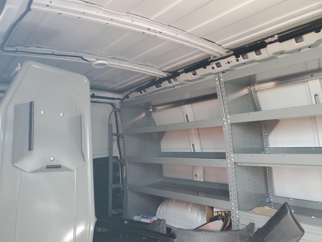 GMC Savana G2500 Image 4