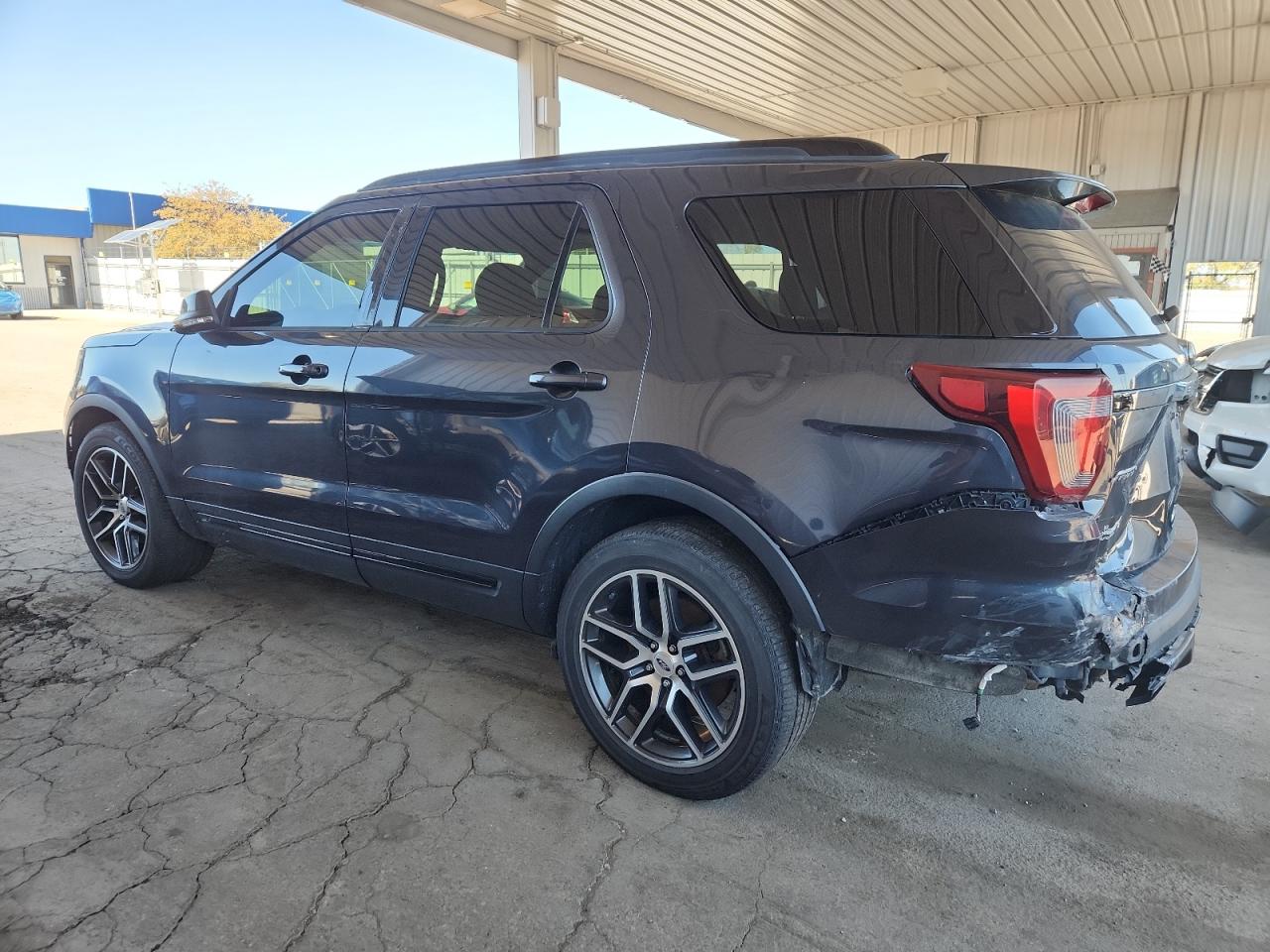 Ford Explorer Sport Image 5