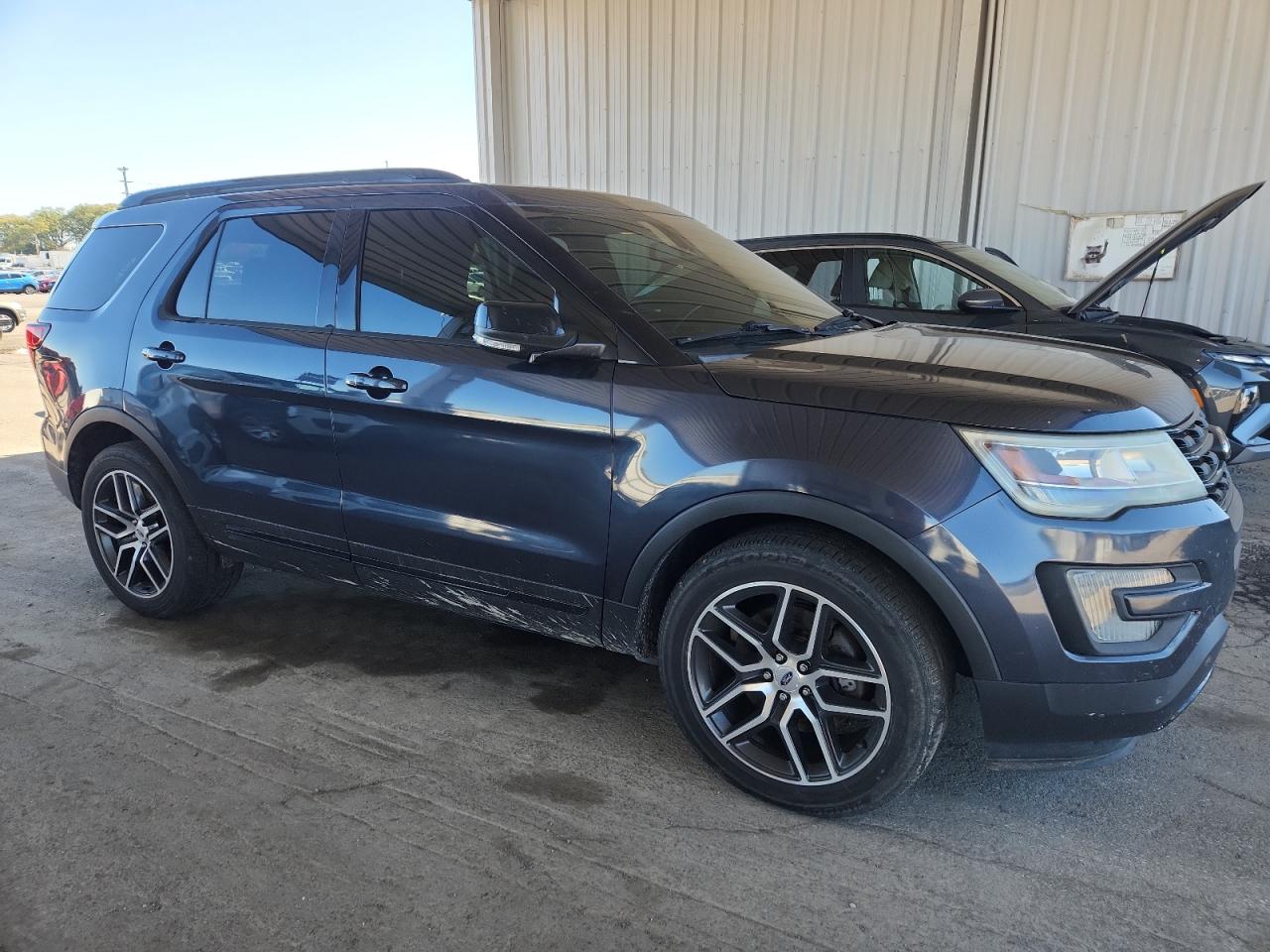Ford Explorer Sport Image 11