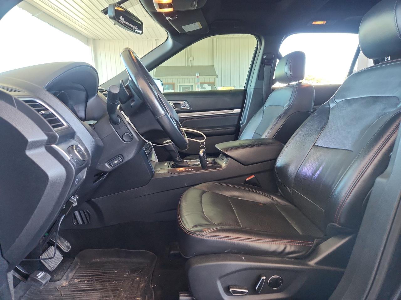 Ford Explorer Sport Image 10