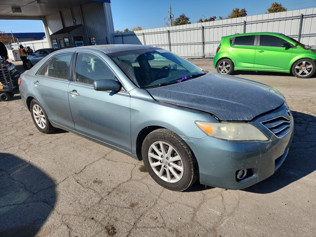 Toyota Camry Base Image 11