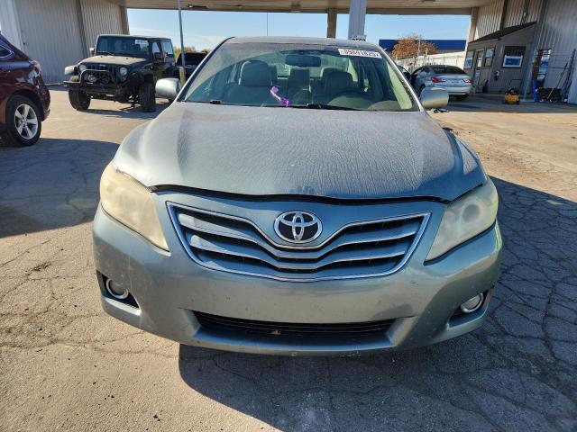 Toyota Camry Base Image 6