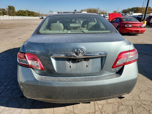 Toyota Camry Base Image 4