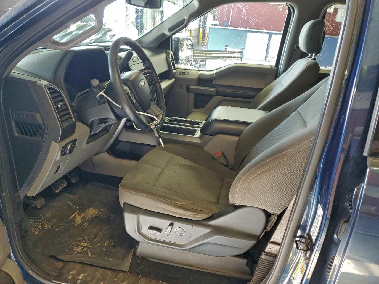 Ford F-150 Supercrew Image 7