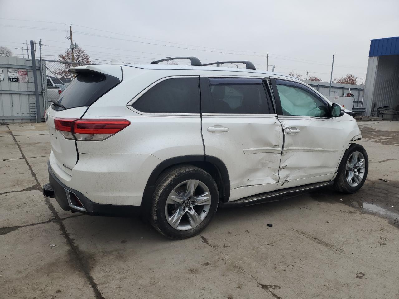 Toyota Highlander Limited Image 3