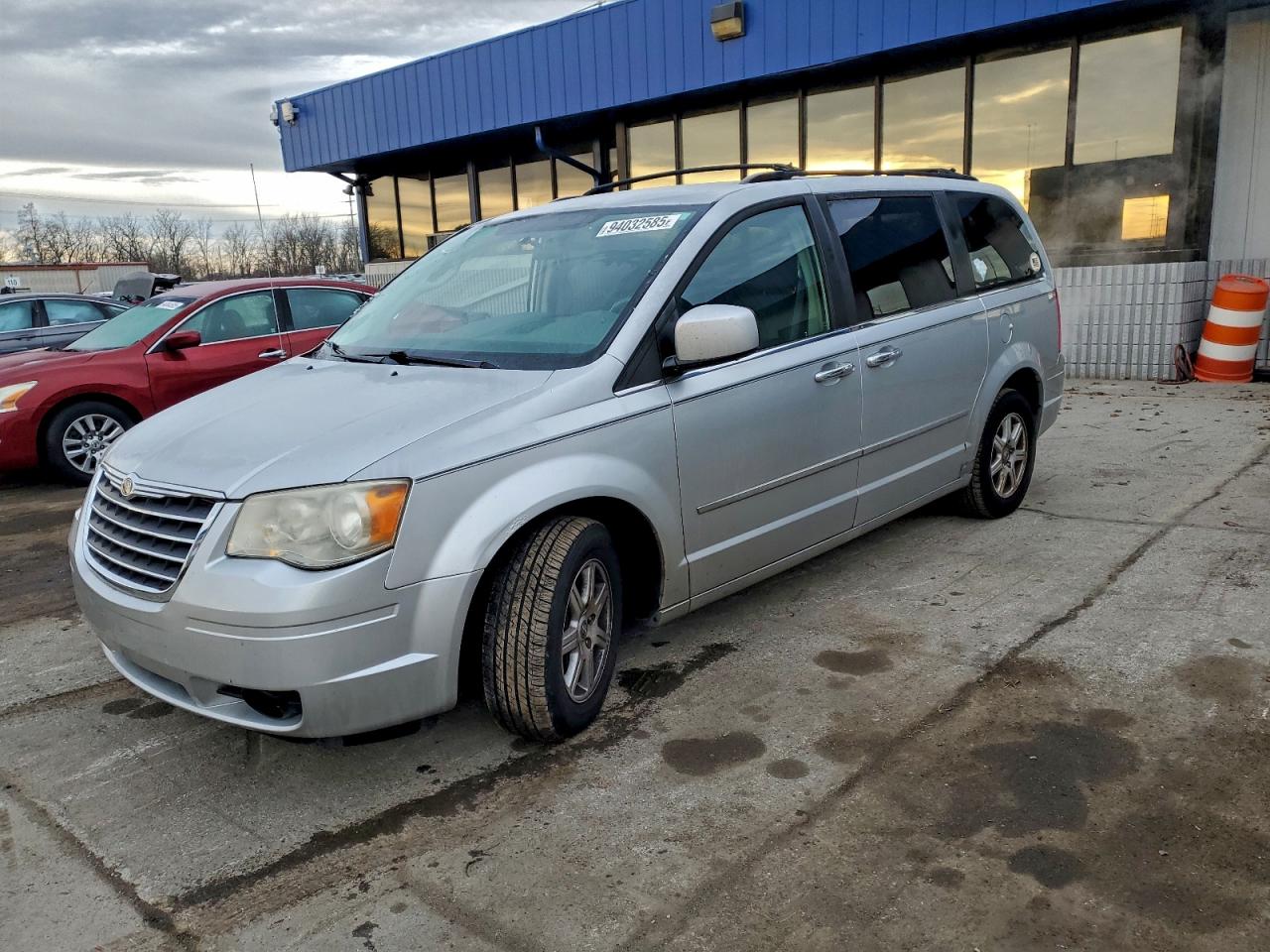 Chrysler Minivan Touring Image 1