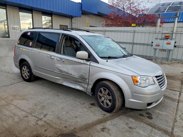 Chrysler Minivan Touring Image 10