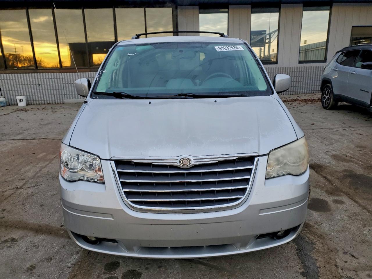 Chrysler Minivan Touring Image 11