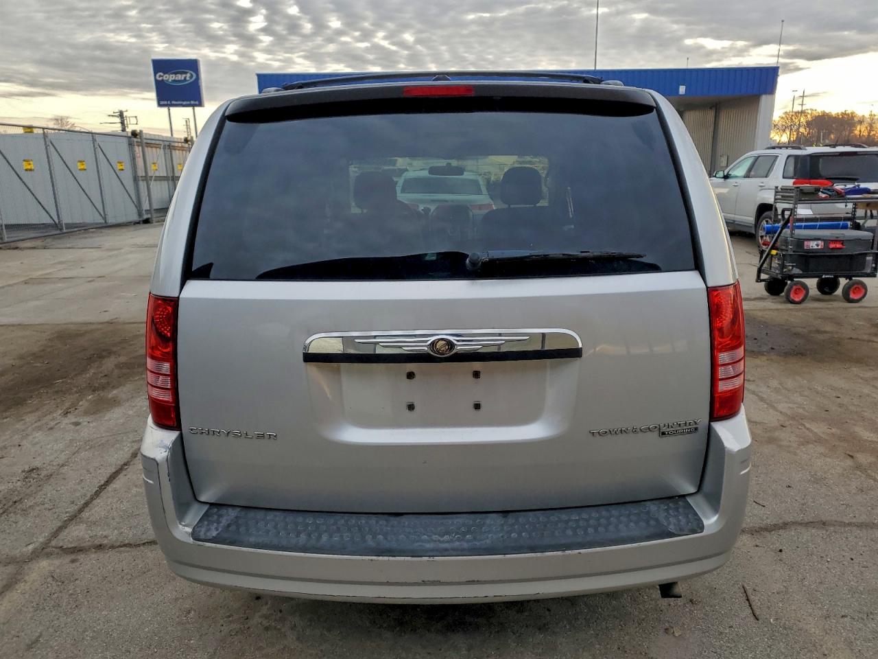 Chrysler Minivan Touring Image 14