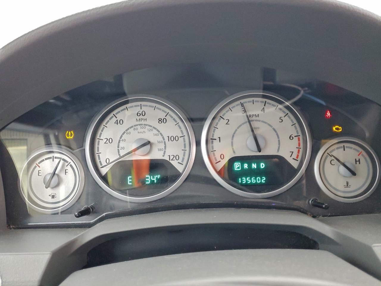 Chrysler Minivan Touring Image 3