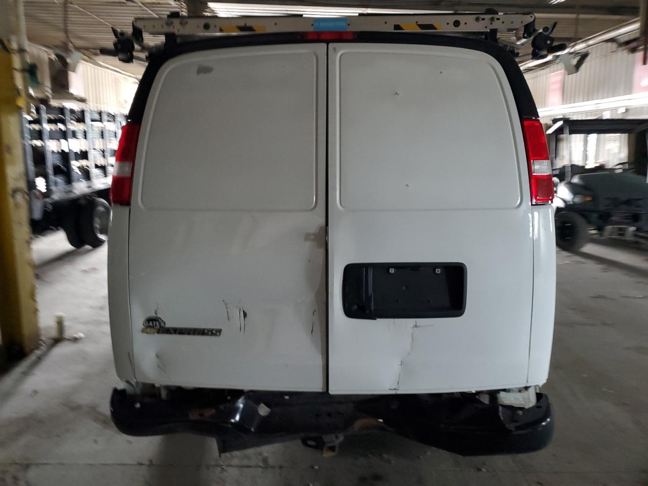 Chevrolet Express Image 5