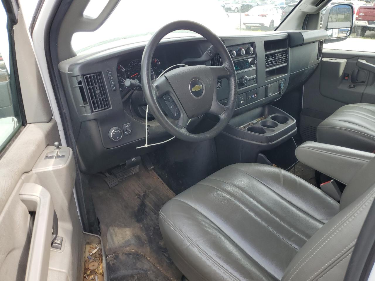 Chevrolet Express Image 8