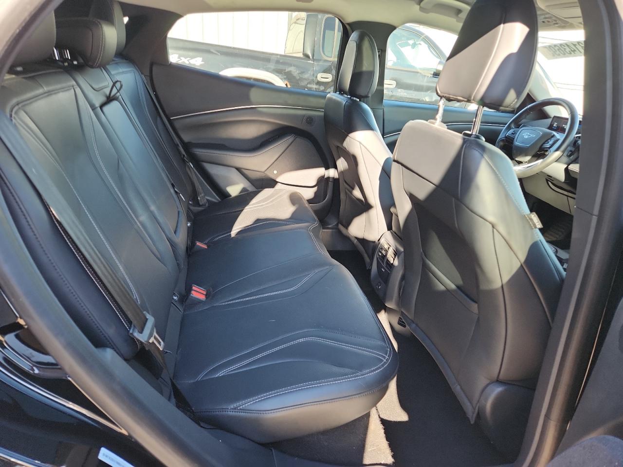 Ford Mustang Premium Image 13