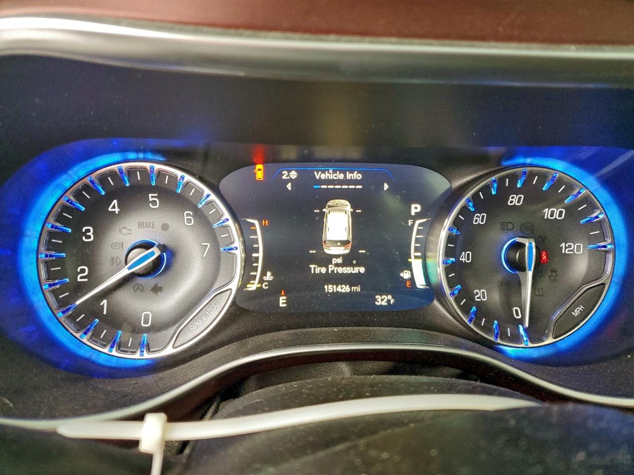 Chrysler Pacifica Limited Image 11