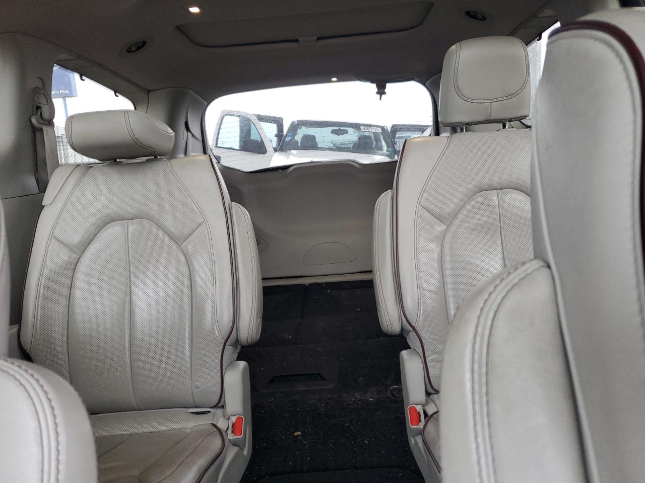 Chrysler Pacifica Limited Image 12