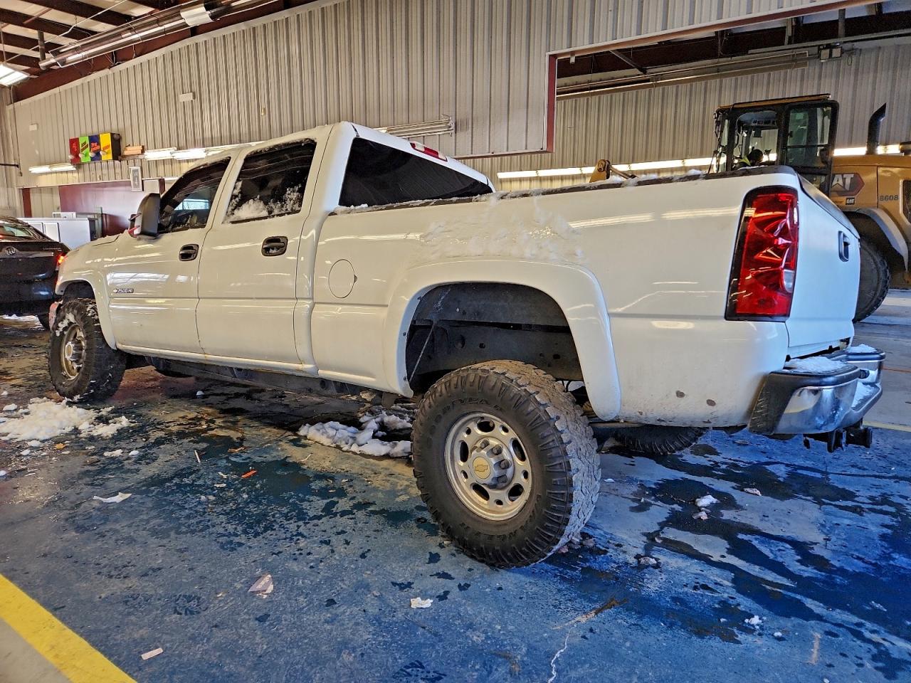 Chevrolet Silverado K2500 Heavy Duty Image 3