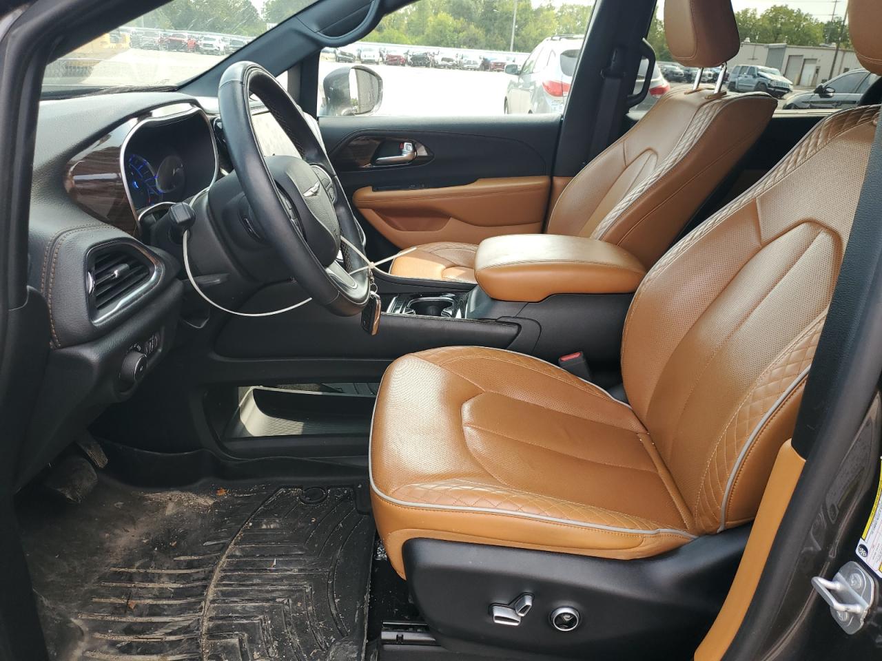 Chrysler Pacifica Hybrid Pinnacle Image 6