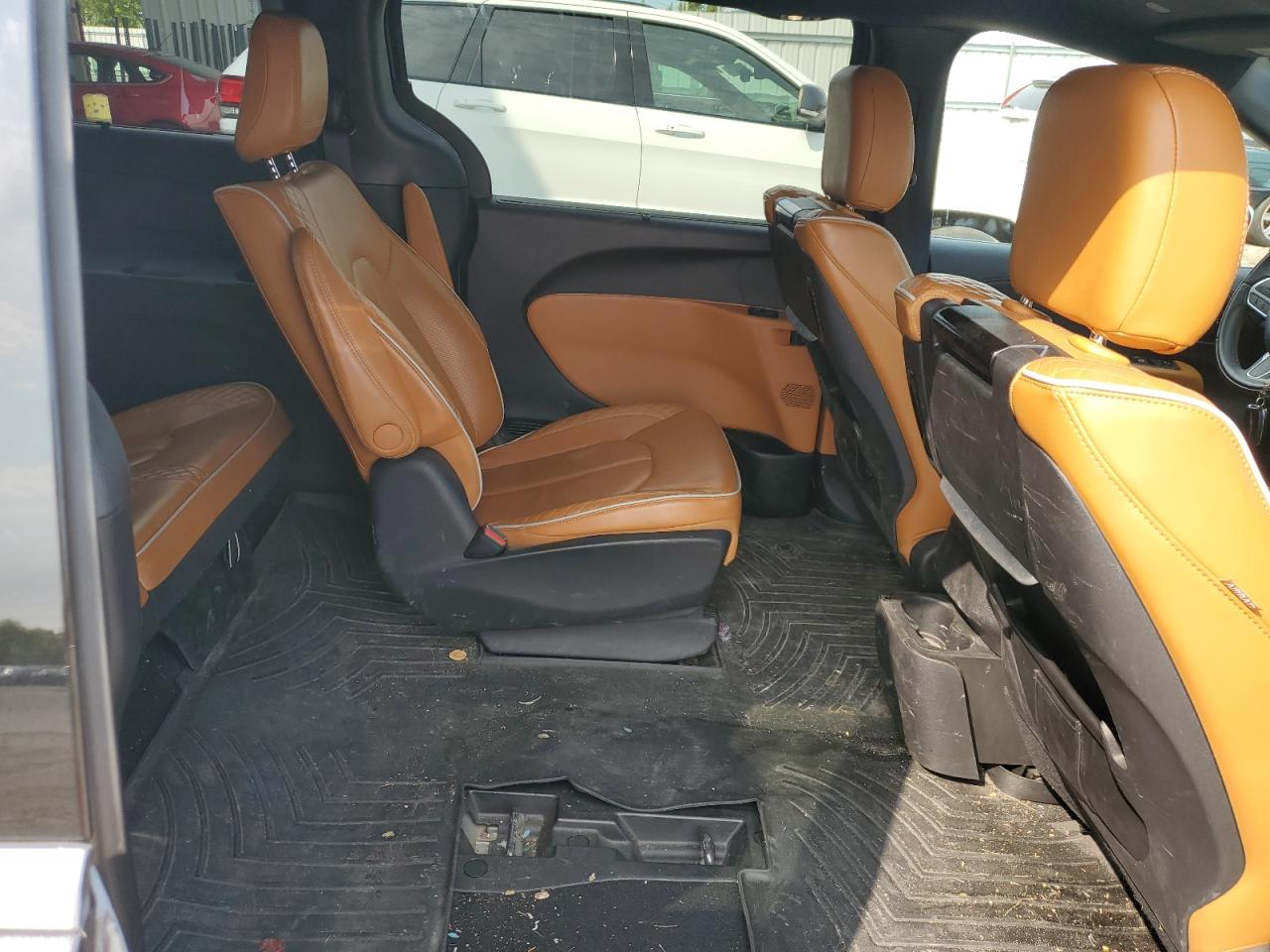 Chrysler Pacifica Hybrid Pinnacle Image 8