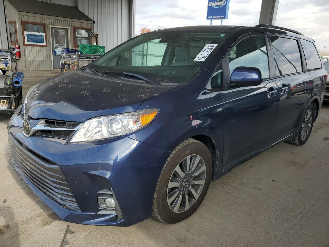 Toyota Sienna Xle Image 1