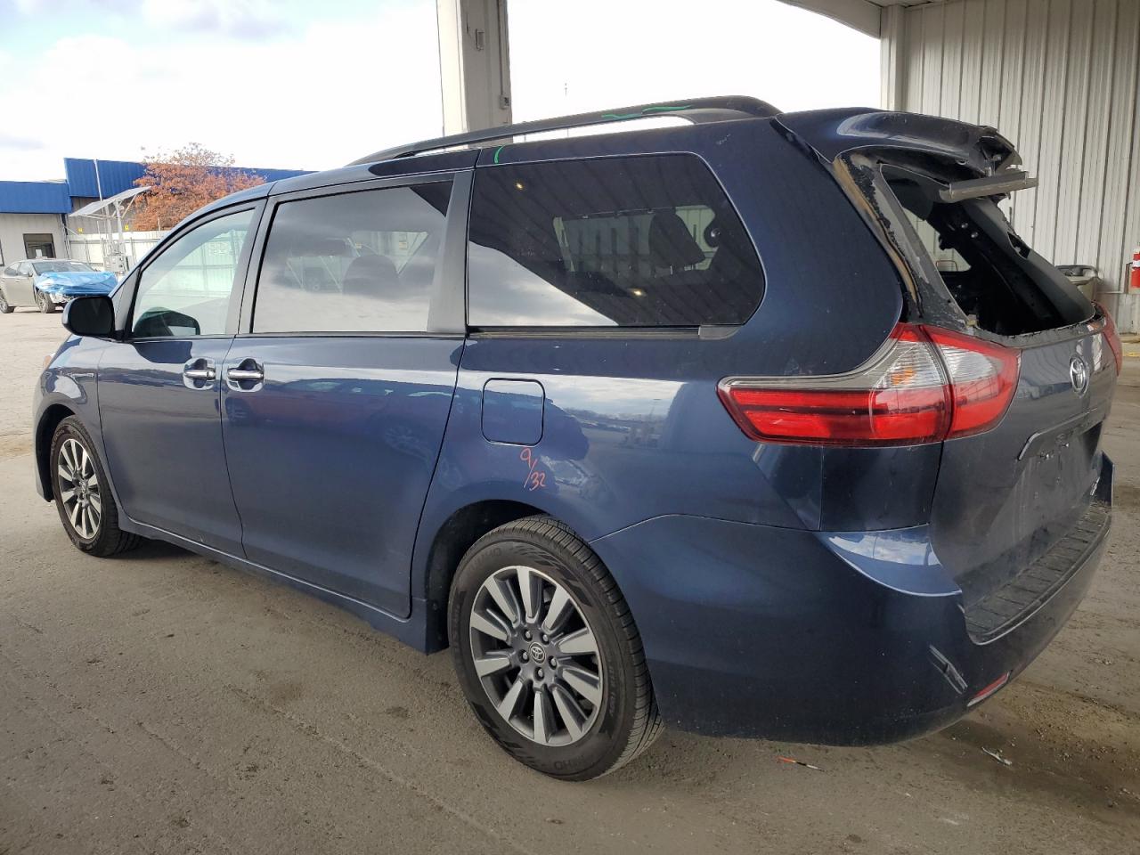 Toyota Sienna Xle Image 5