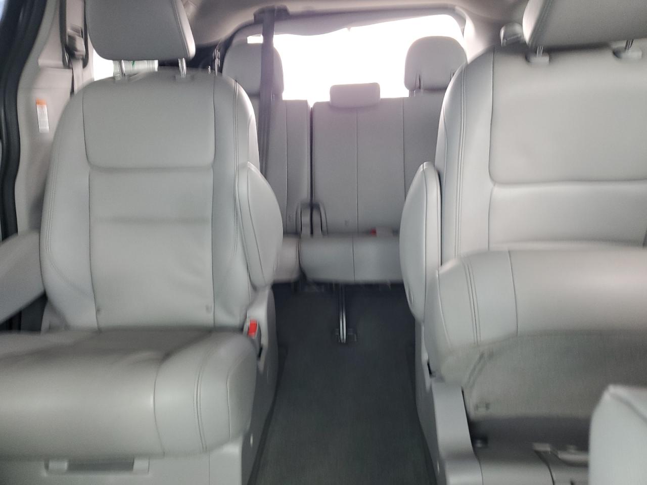 Toyota Sienna Xle Image 9